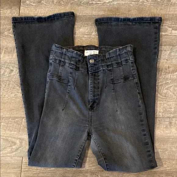 We The Free Jayde Flare Jeans Ridge Grey size 31 - Picture 2 of 9